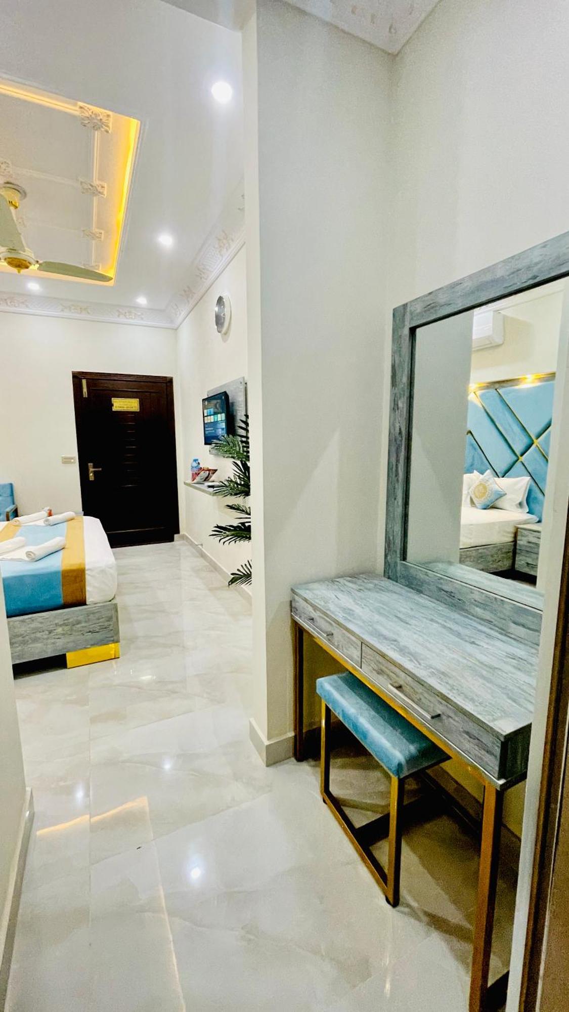 Hotel Crown Lahore Exterior foto
